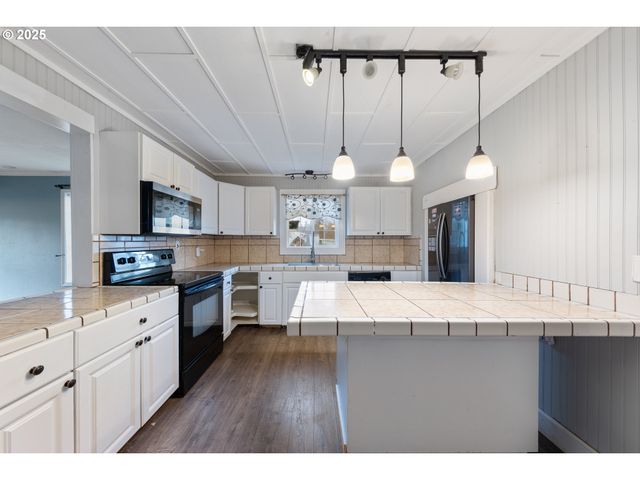 31778 S Hwy 213, Molalla, OR 97038