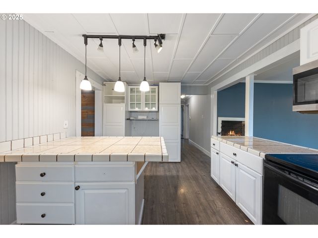 31778 S Hwy 213, Molalla, OR 97038