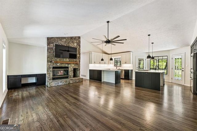190 Red Coat Pass, Jasper, GA 30143