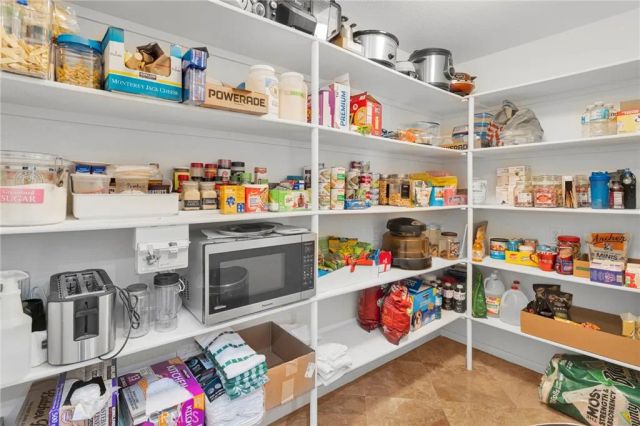 8828 Vincent Court, Oak Hills, CA 92344