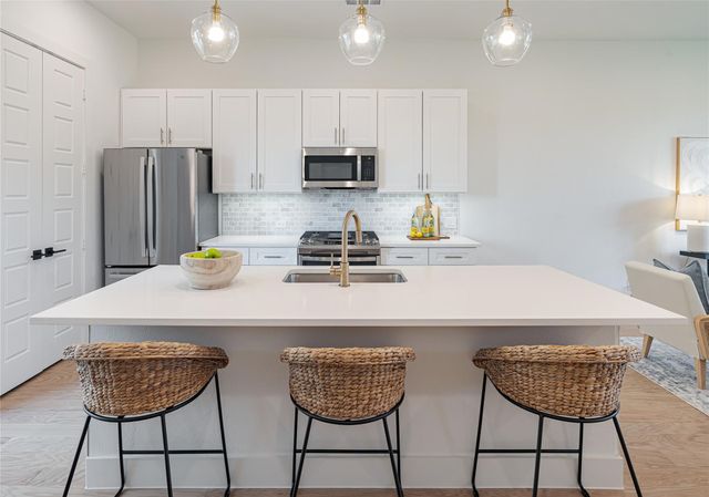 2610 Kimsey 205, Dallas, TX 75235