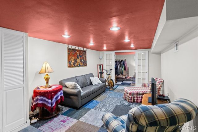 7900 Birkenhead Drive, St Louis, MO 63123