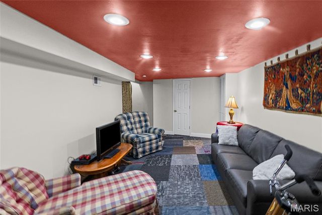 7900 Birkenhead Drive, St Louis, MO 63123
