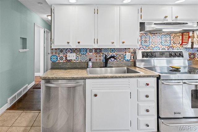 7900 Birkenhead Drive, St Louis, MO 63123
