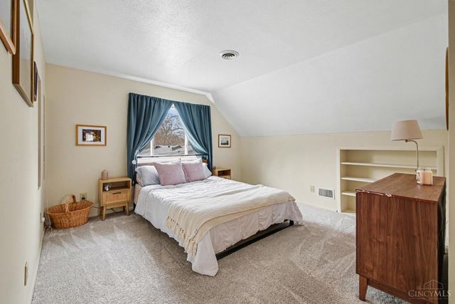 1 Jennings Road, Greenhills, OH 45218