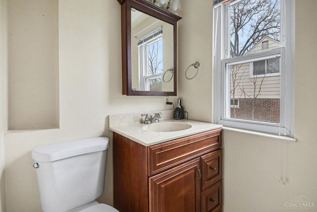 1 Jennings Road, Greenhills, OH 45218