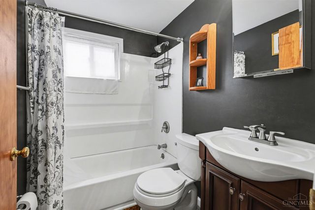 1 Jennings Road, Greenhills, OH 45218