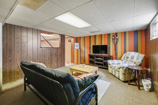 1 Jennings Road, Greenhills, OH 45218