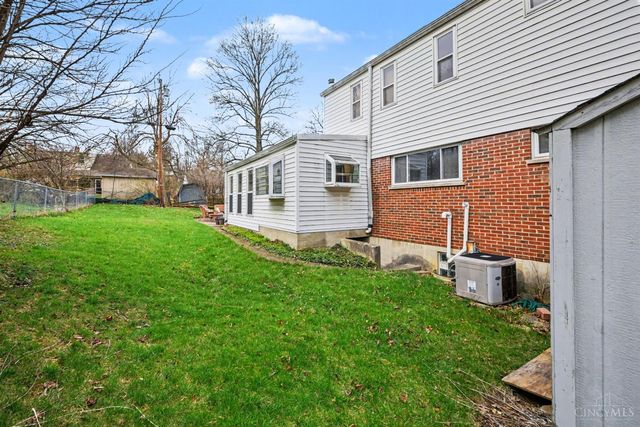 1 Jennings Road, Greenhills, OH 45218