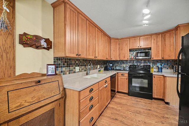 1 Jennings Road, Greenhills, OH 45218