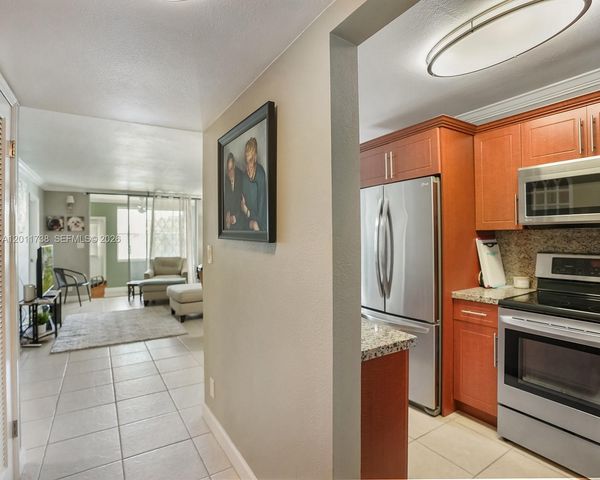 2900 W Sunrise Lakes Dr 101, Sunrise, FL 33322
