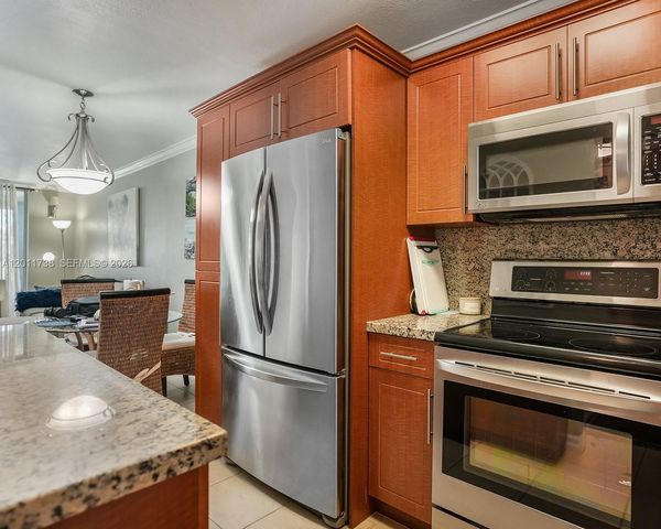 2900 W Sunrise Lakes Dr 101, Sunrise, FL 33322