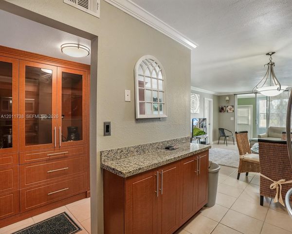 2900 W Sunrise Lakes Dr 101, Sunrise, FL 33322