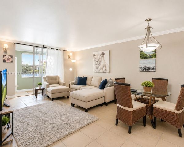 2900 W Sunrise Lakes Dr 101, Sunrise, FL 33322