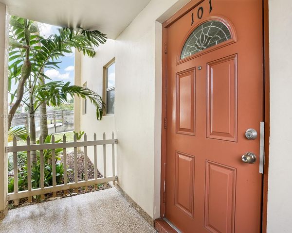 2900 W Sunrise Lakes Dr 101, Sunrise, FL 33322