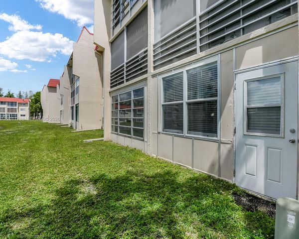 2900 W Sunrise Lakes Dr 101, Sunrise, FL 33322