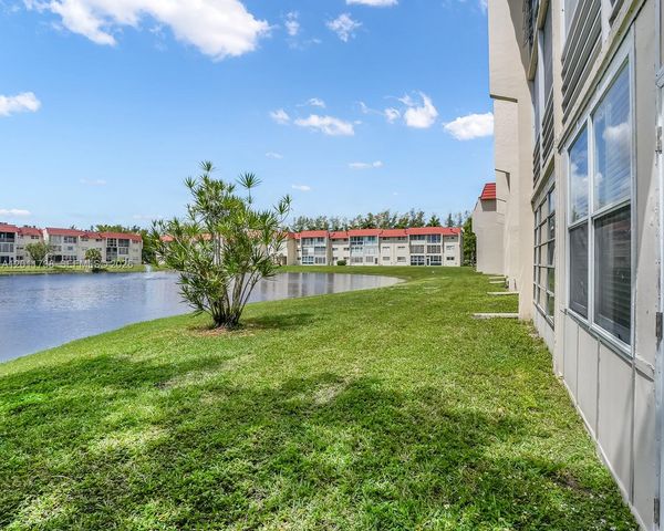 2900 W Sunrise Lakes Dr 101, Sunrise, FL 33322