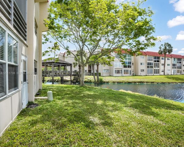2900 W Sunrise Lakes Dr 101, Sunrise, FL 33322