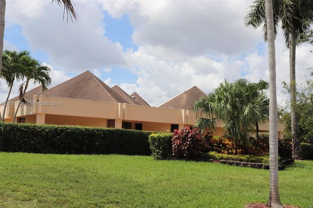 2900 W Sunrise Lakes Dr 101, Sunrise, FL 33322