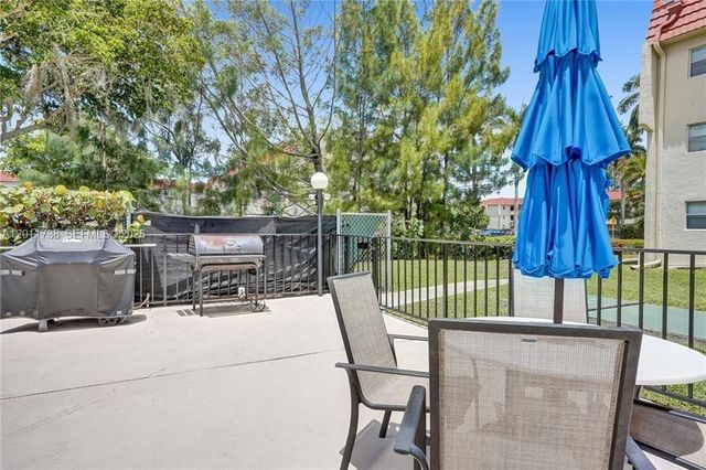 2900 W Sunrise Lakes Dr 101, Sunrise, FL 33322