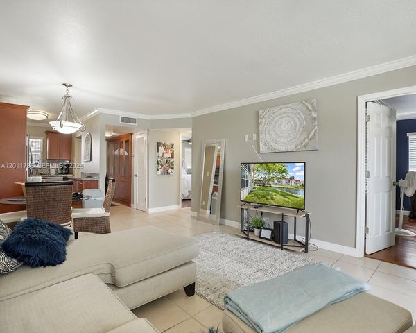 2900 W Sunrise Lakes Dr 101, Sunrise, FL 33322