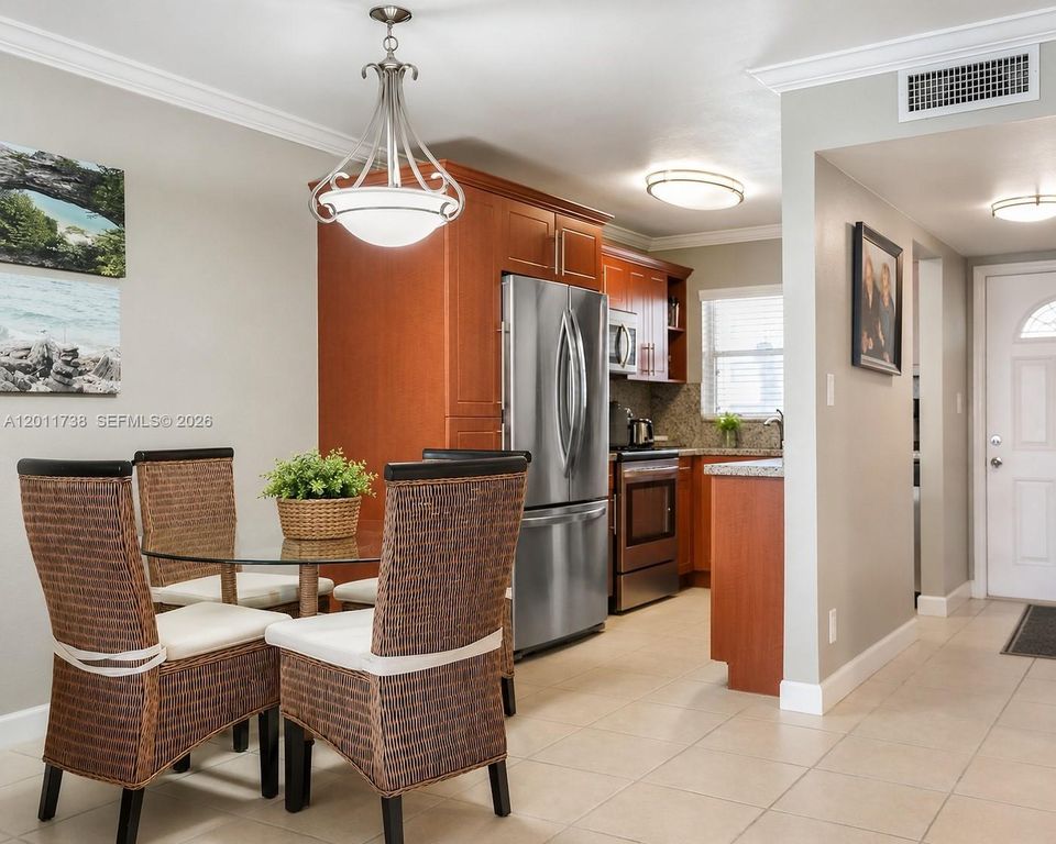 2900 W Sunrise Lakes Dr 101, Sunrise, FL 33322