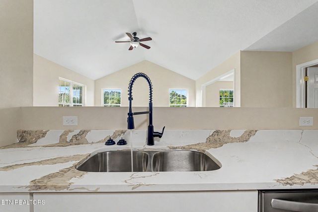 768 Harvest Meadows Drive, Kodak, TN 37764