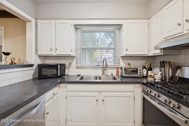 7895 W Herbison Road, Grand Ledge, MI 48837