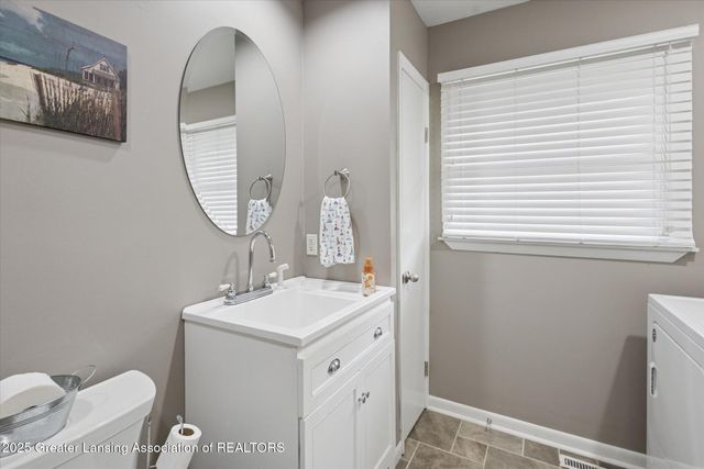 7895 W Herbison Road, Grand Ledge, MI 48837