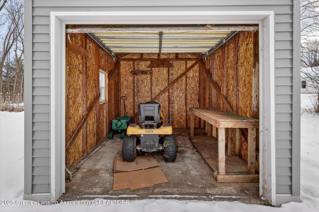 7895 W Herbison Road, Grand Ledge, MI 48837