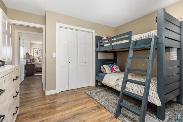 8409 Sunset Cir, Brandon, SD 57005