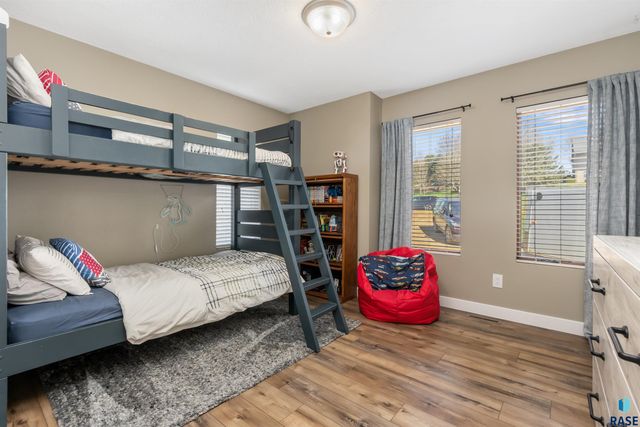 8409 Sunset Cir, Brandon, SD 57005