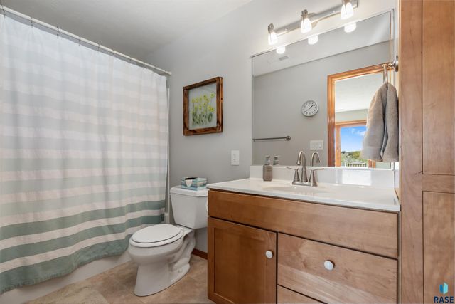 8409 Sunset Cir, Brandon, SD 57005