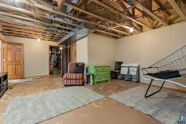 8409 Sunset Cir, Brandon, SD 57005