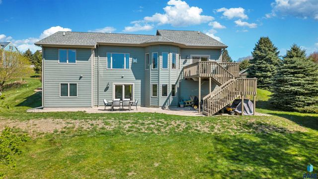 8409 Sunset Cir, Brandon, SD 57005