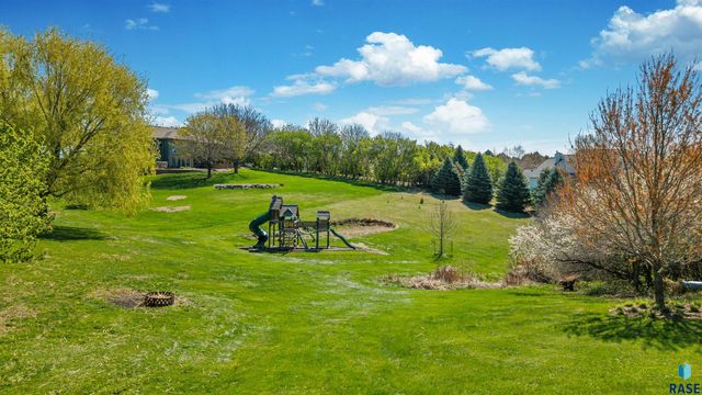 8409 Sunset Cir, Brandon, SD 57005