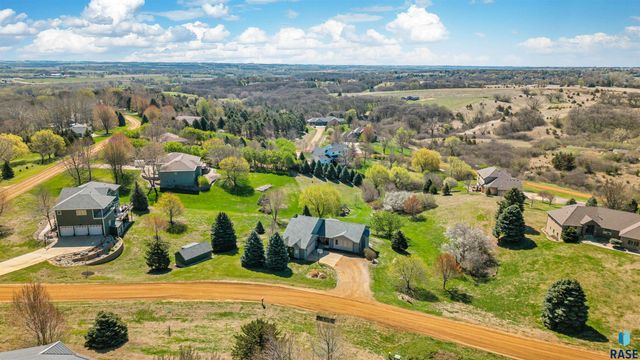 8409 Sunset Cir, Brandon, SD 57005