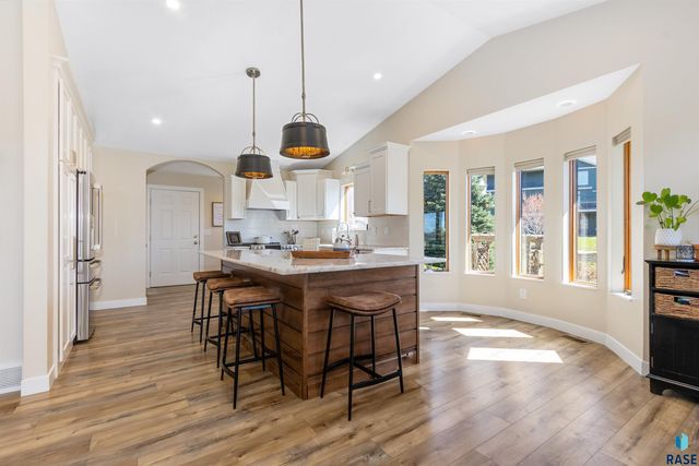 8409 Sunset Cir, Brandon, SD 57005