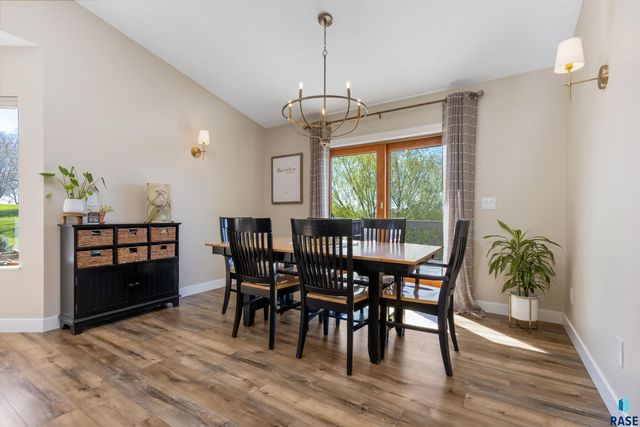 8409 Sunset Cir, Brandon, SD 57005