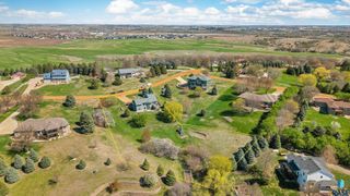 8409 Sunset Cir, Brandon, SD 57005