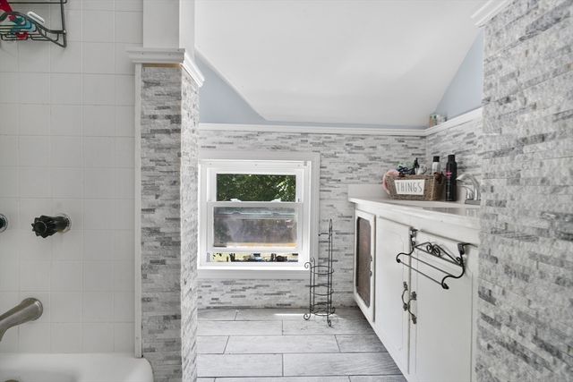 185 Stafford Road, Tiverton, RI 02878