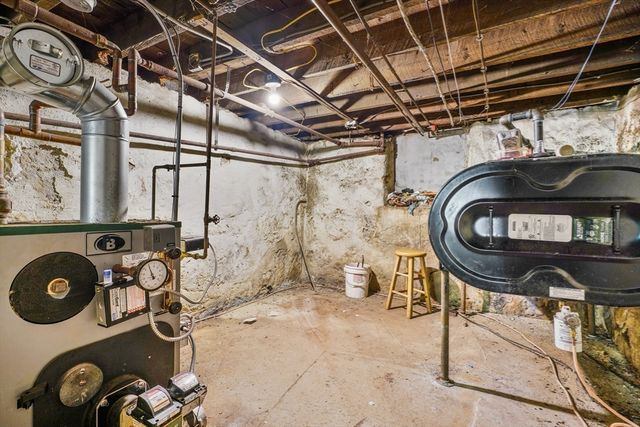 185 Stafford Road, Tiverton, RI 02878