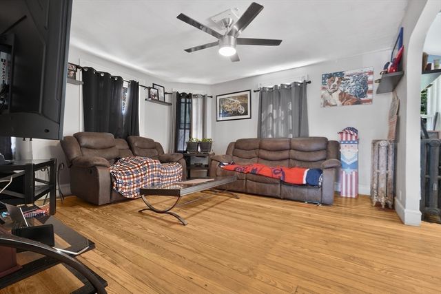 185 Stafford Road, Tiverton, RI 02878