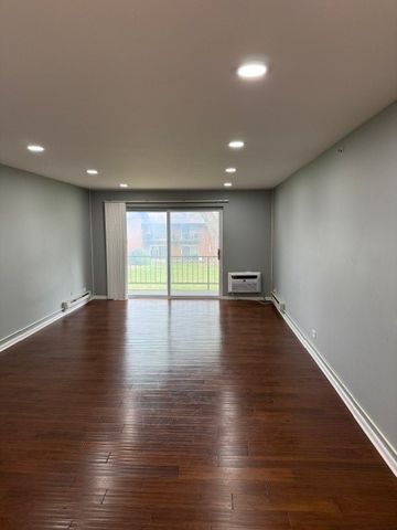 1900 W Knightsbridge Drive 1A, Mount Prospect, IL 60056
