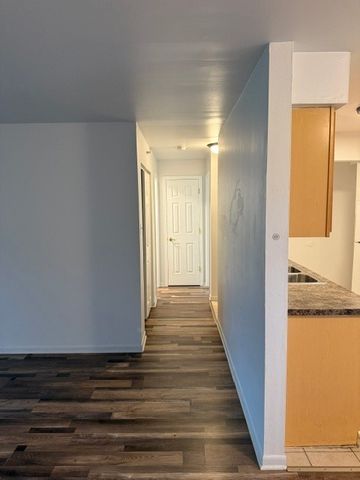 1900 W Knightsbridge Drive 1A, Mount Prospect, IL 60056
