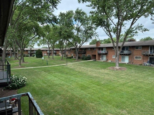 1900 W Knightsbridge Drive 1A, Mount Prospect, IL 60056
