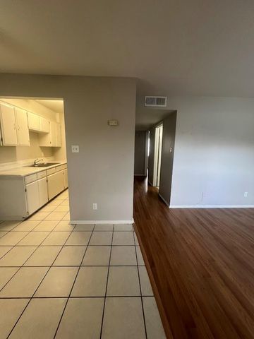 307 E 31st ST 209, Austin, TX 78705