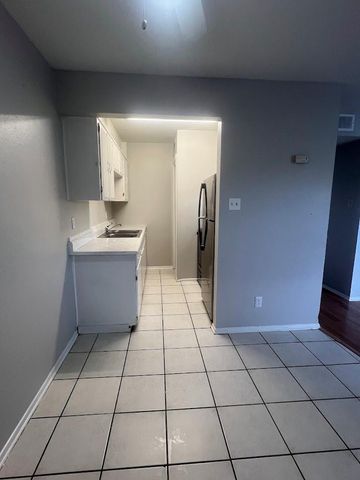 307 E 31st ST 209, Austin, TX 78705