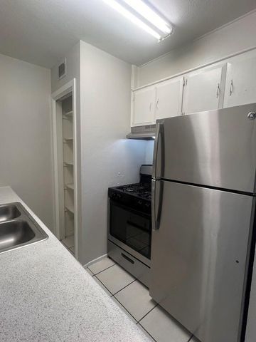 307 E 31st ST 209, Austin, TX 78705