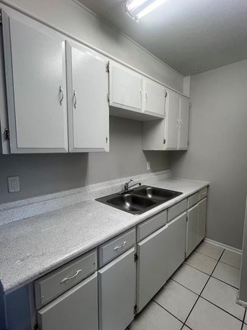 307 E 31st ST 209, Austin, TX 78705